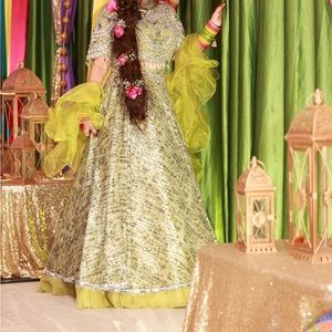 Indian style lehenga 3 piece used only once, in brand new condition. Size small